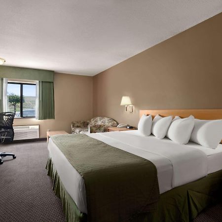 Super 8 By Wyndham Baker City Exterior photo