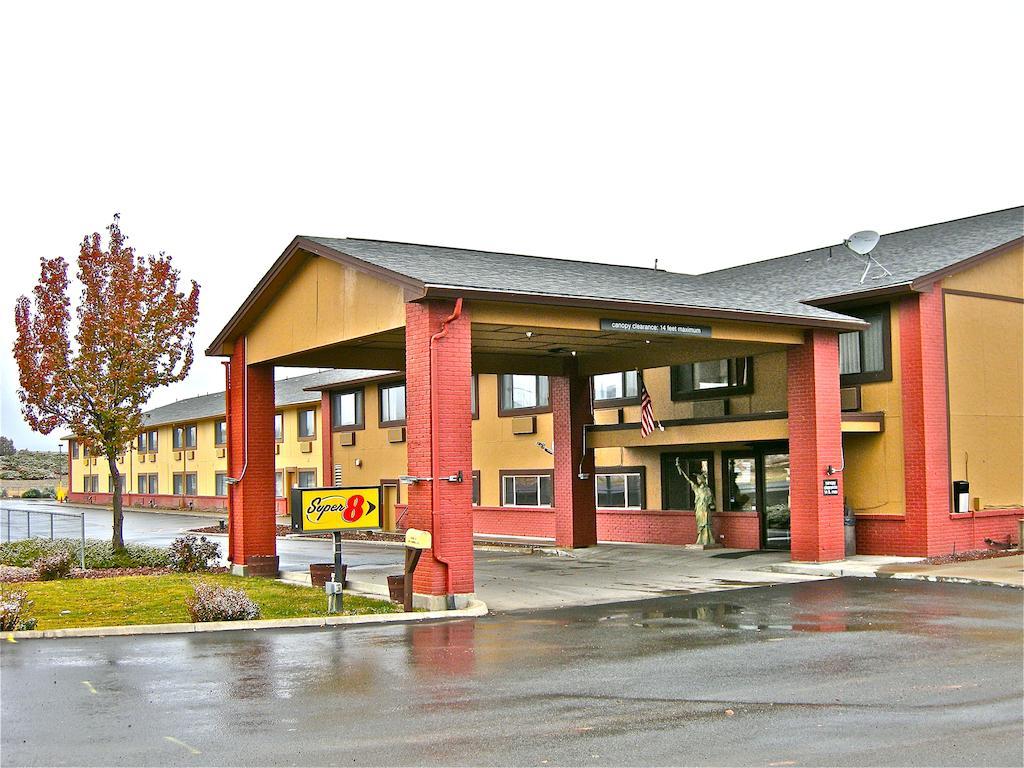 Super 8 By Wyndham Baker City Exterior photo