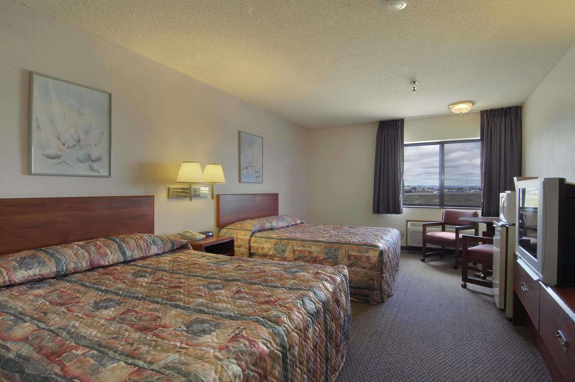 Super 8 By Wyndham Baker City Room photo